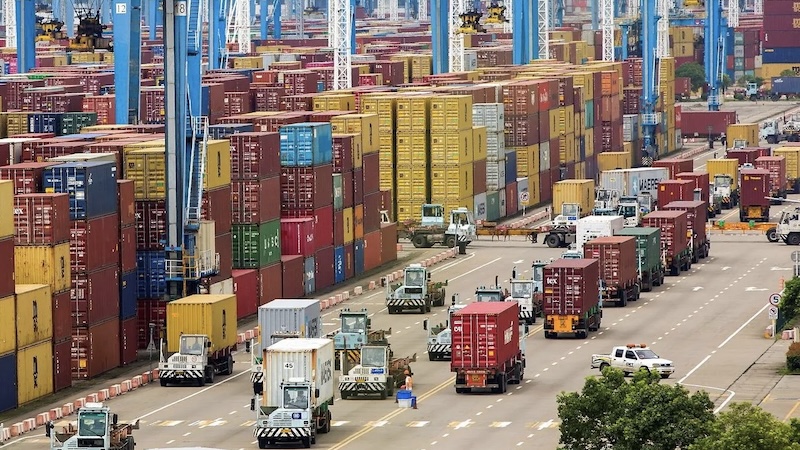 Truck waiting at port