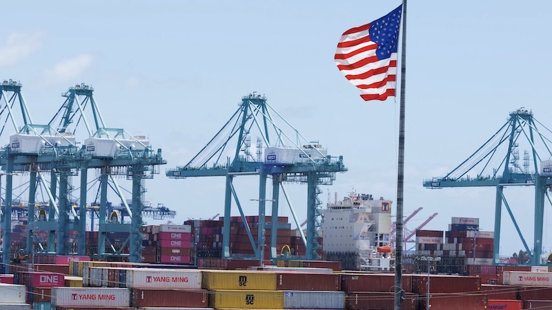 Container unloading in USA