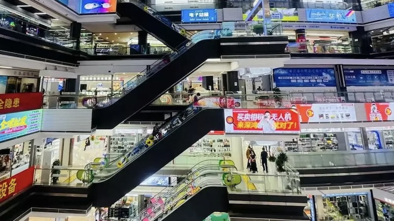 Overview of vendor stalls inside a major China wholesale market district