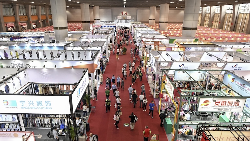 International buyers at Guangzhou Canton Fair exhibition hall sourcing products